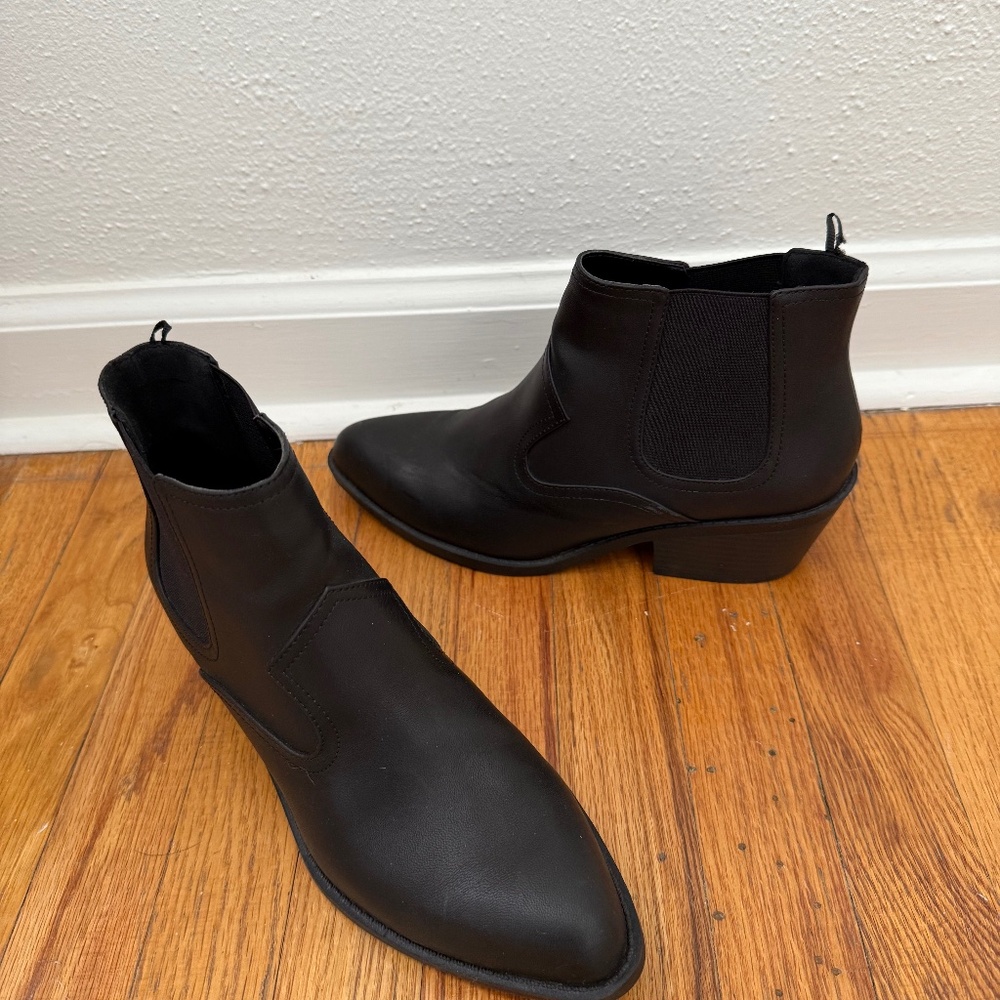 Black Divided Boots Size 38